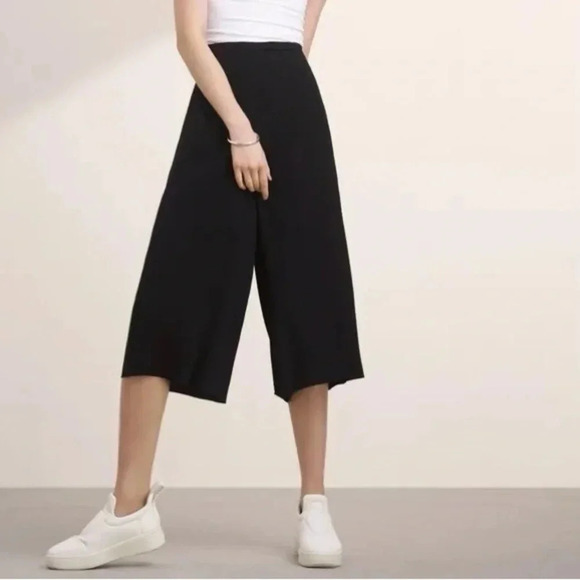 Aritzia- Babaton Lazarus Culottes Cropped Wide Leg Pant  In Black - Size 8 - Picture 3 of 8